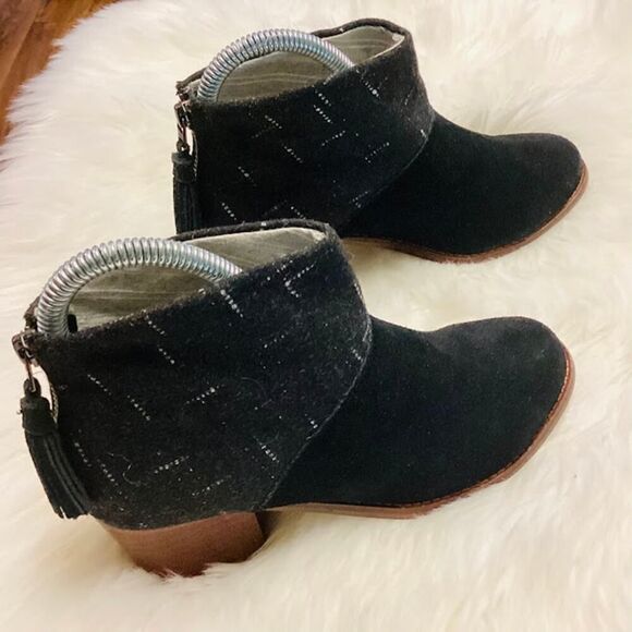Tom's Leila Black Wool Felt Booties Block Heel Back Zipper Block Color Size 5W - Picture 3 of 9